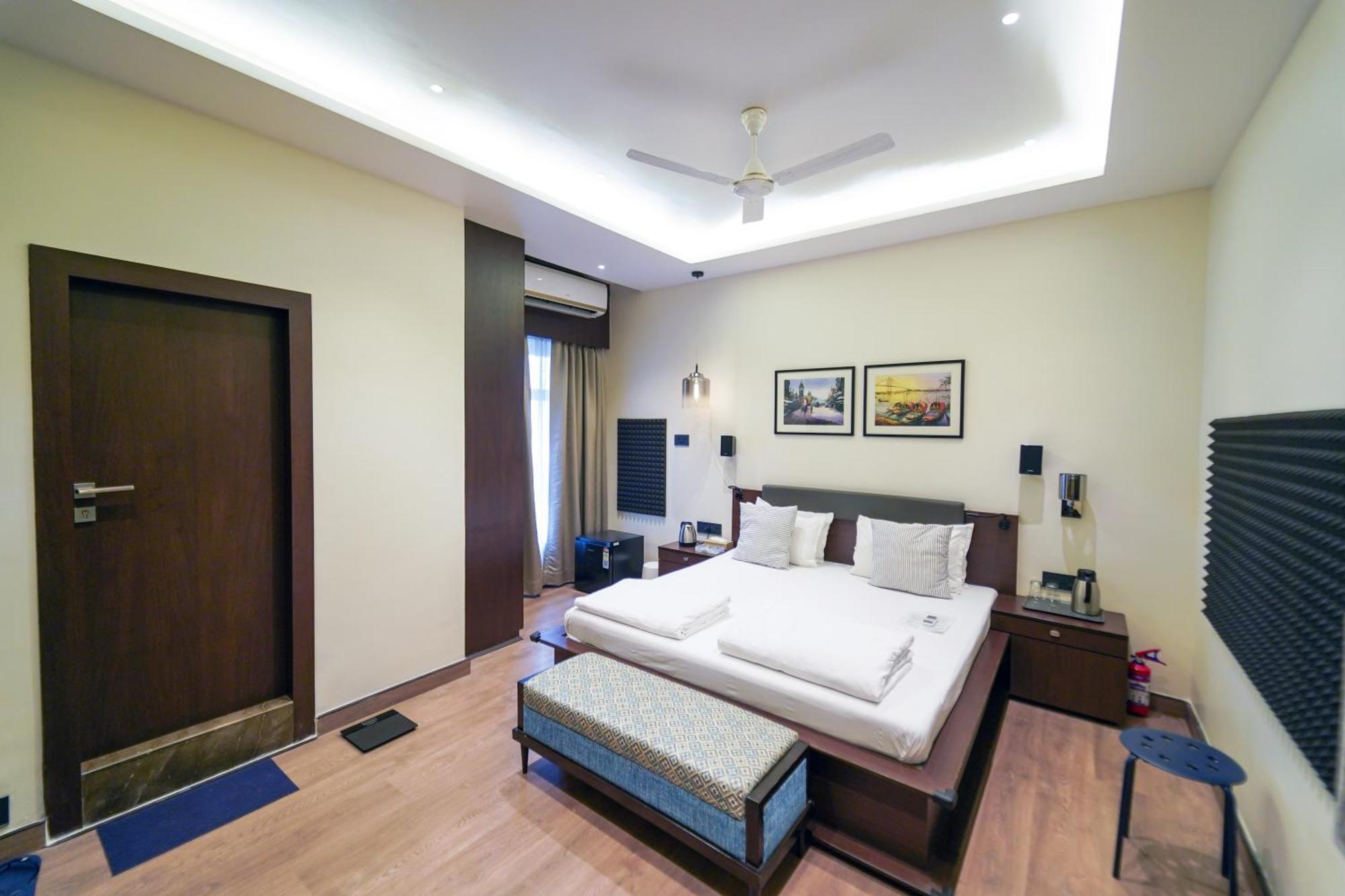 Central Bed & Breakfast Kolkata Exterior photo